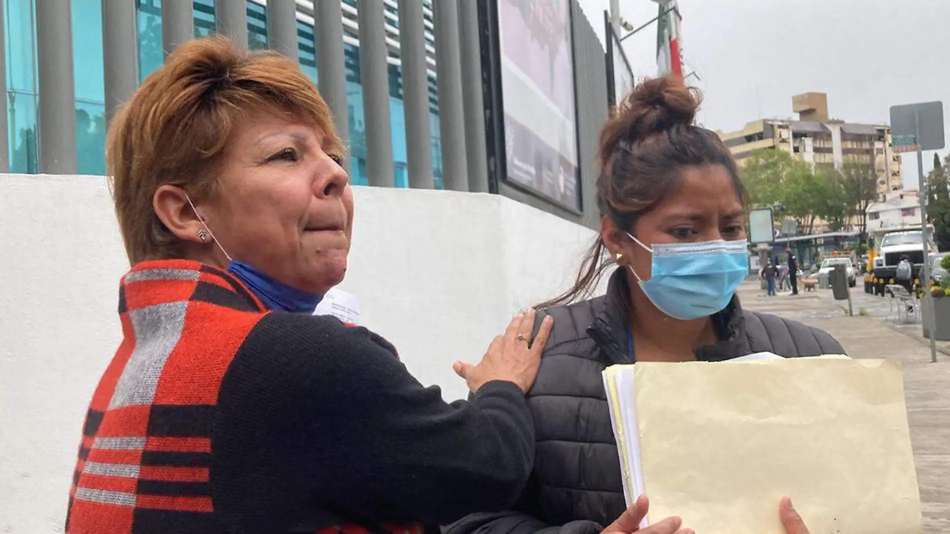 Que el fiscal del estado y el gobernador Barbosa revisen su caso, es lo que este lunes la señora Ersia Pinto solicitó frente al edificio central de la Fiscalía de Puebla